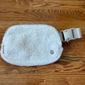 NWOT Lululemon Sherpa Belt Bag